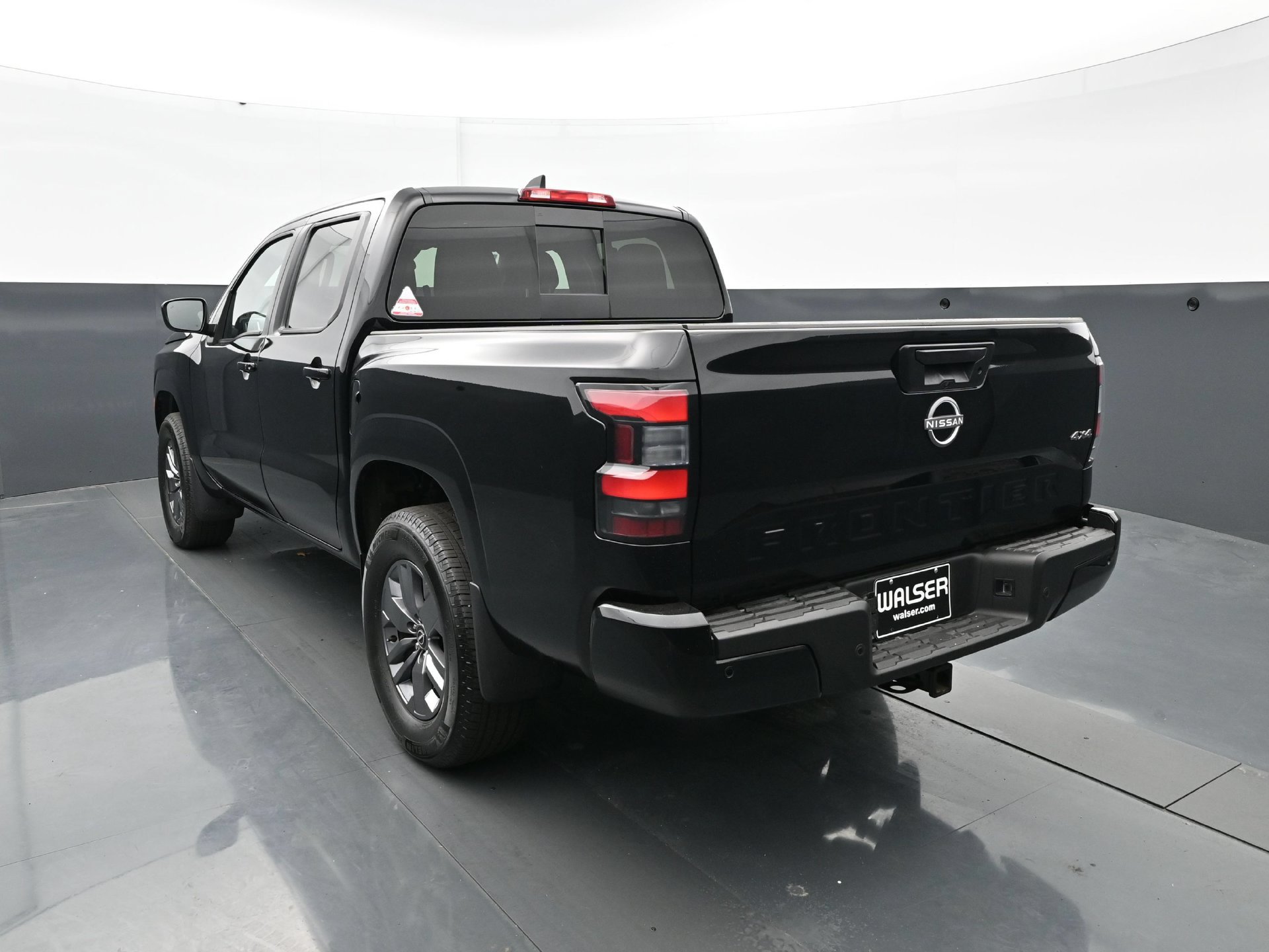Used 2025 Nissan Frontier SV w/ SV Convenience Package AWD/4WD image 5