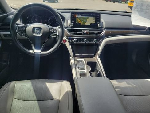 Used 2019 Honda Accord Touring image 10