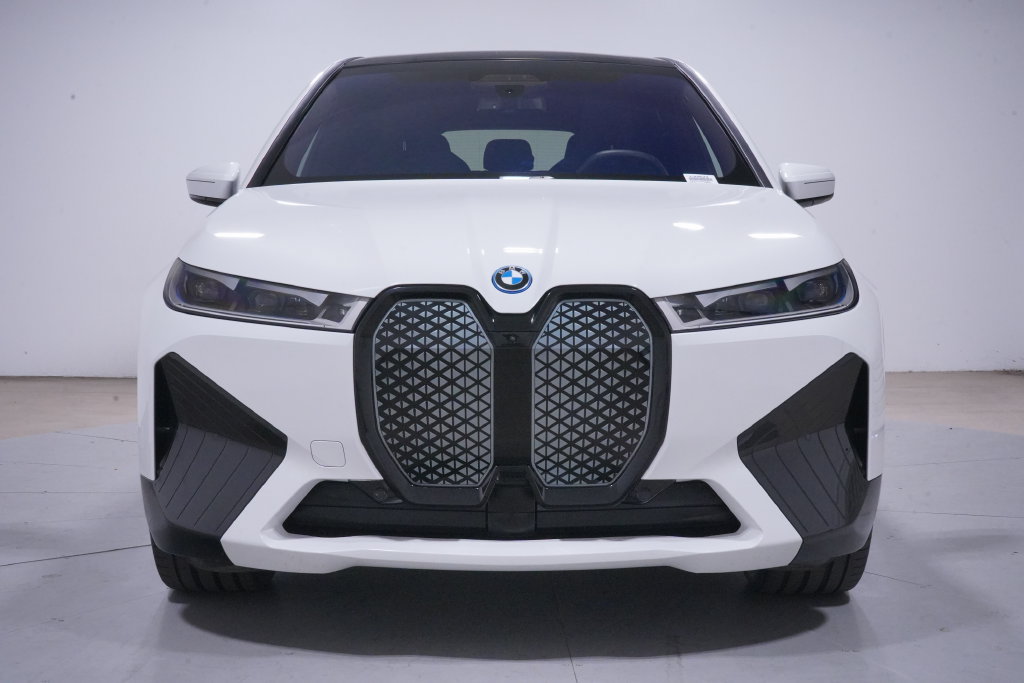 Used 2024 BMW iX xDrive50 w/ Premium Package AWD/4WD image 4