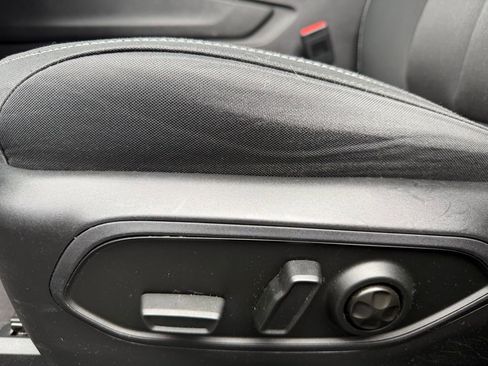 Used 2023 Jeep Grand Cherokee Laredo image 9