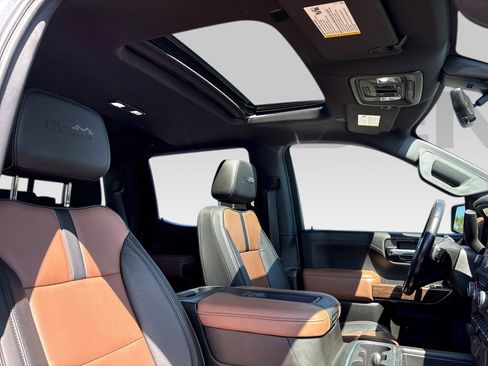 Used 2022 Chevrolet Silverado 1500 High Country w/ Technology Package image 14