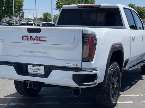 Used 2026 GMC Sierra 2500 AT4 w/ AT4 Premium Plus Package AWD/4WD image 5