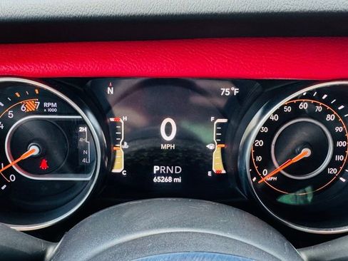 Used 2020 Jeep Wrangler Unlimited Sahara w/ Uconnect 4C Nav & Sound Group AWD/4WD image 17