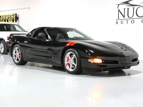 Used 2002 Chevrolet Corvette Coupe w/ Preferred Equipment Group1 image 45