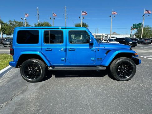 Used 2022 Jeep Wrangler Unlimited Sahara AWD/4WD image 4