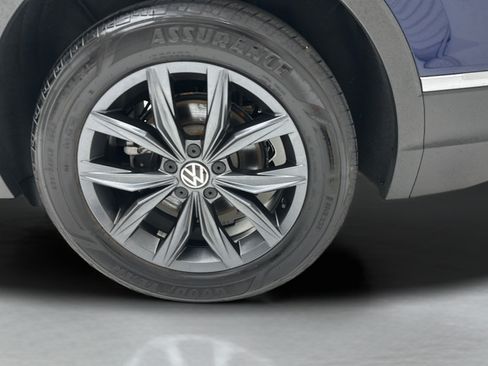 Used 2023 Volkswagen Tiguan SE AWD/4WD image 10