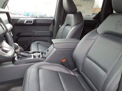 New 2025 Ford Bronco Badlands image 4