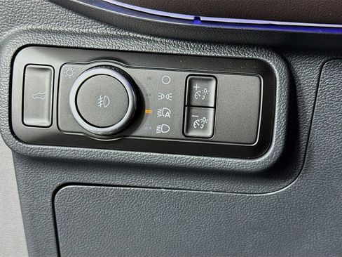 Used 2025 Ford Explorer Platinum w/ Ultimate Package image 14