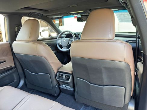 Used 2025 Lexus ES 300h w/ Premium Package FWD image 42