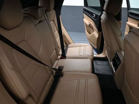Used 2020 Porsche Cayenne AWD/4WD image 17