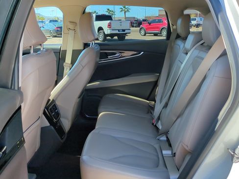 Used 2023 Lincoln Nautilus Reserve image 28