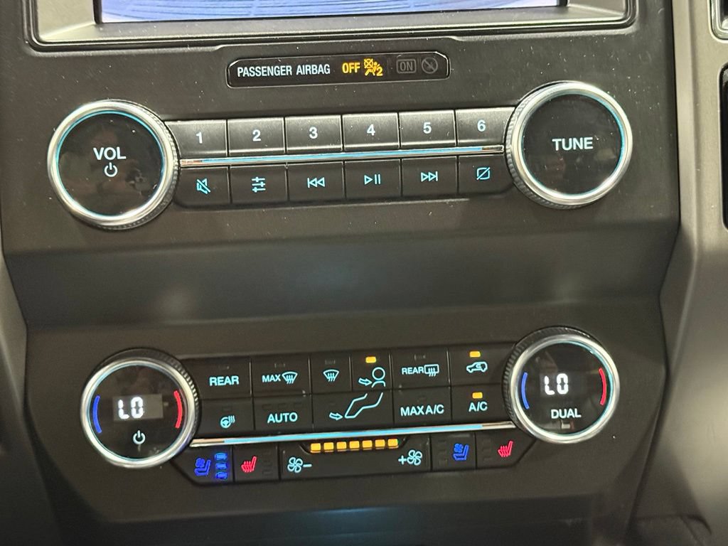 Used 2019 Ford Expedition XLT w/ Equipment Group 202A AWD/4WD image 30