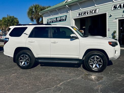 Used 2021 Toyota 4Runner TRD Off-Road AWD/4WD image 5