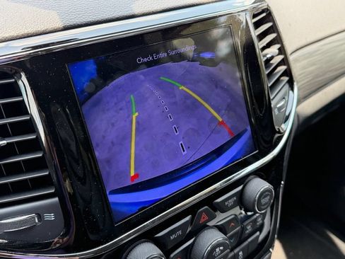 Used 2020 Jeep Grand Cherokee Altitude RWD image 16