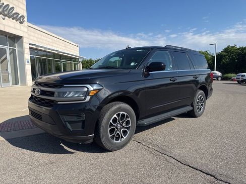 Used 2024 Ford Expedition XLT RWD image 1