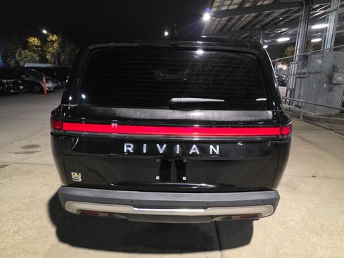Used 2022 Rivian R1S Launch Edition image 5