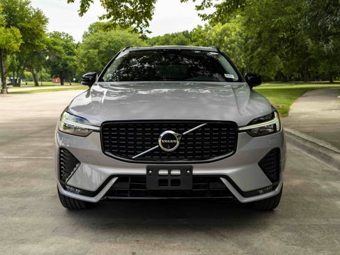 Used 2024 Volvo XC60 B5 Plus AWD/4WD image 3