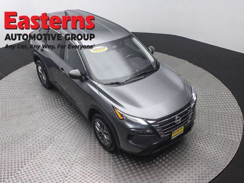Used 2024 Nissan Rogue S AWD/4WD image 3