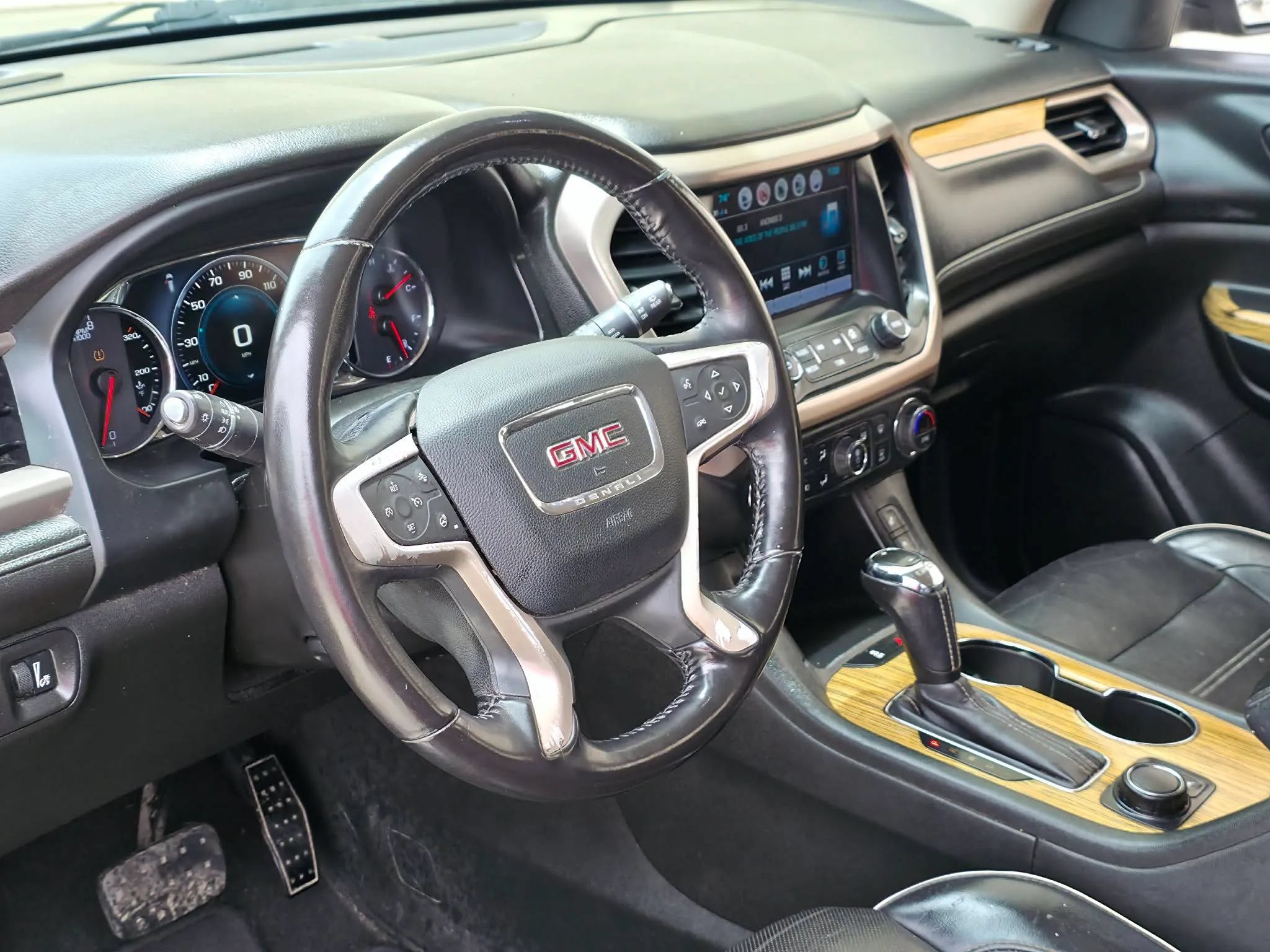 Used 2018 GMC Acadia Denali w/ Technology Package FWD image 9