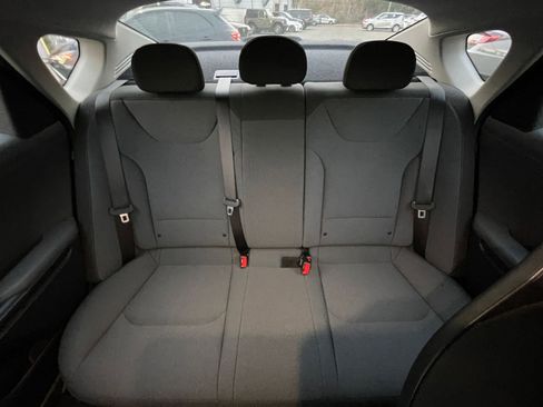 Used 2025 Kia K4 LXS image 37