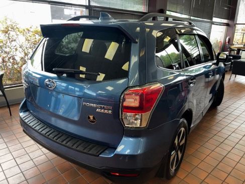 Used 2017 Subaru Forester 2.5i Premium w/ All-Weather Package AWD/4WD image 9