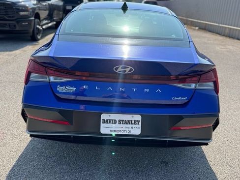 Used 2025 Hyundai Elantra Limited FWD image 5
