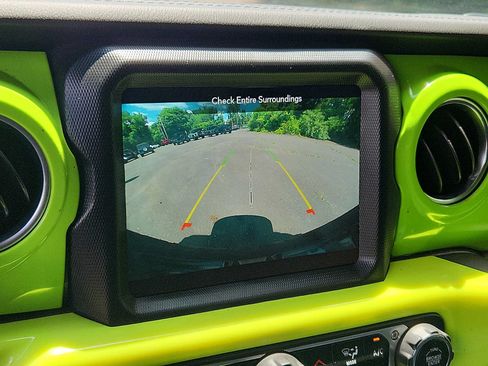 Used 2021 Jeep Wrangler Unlimited Sahara AWD/4WD image 17