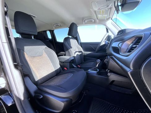 Used 2023 Jeep Renegade Latitude image 16