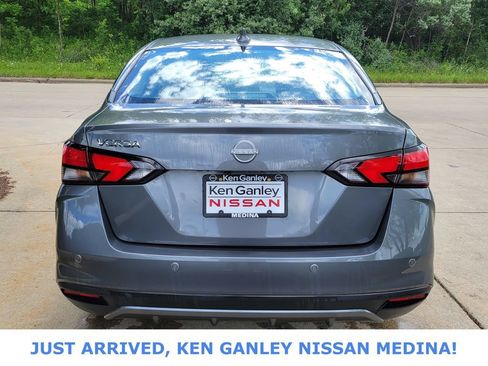 Used 2025 Nissan Versa SV FWD image 4