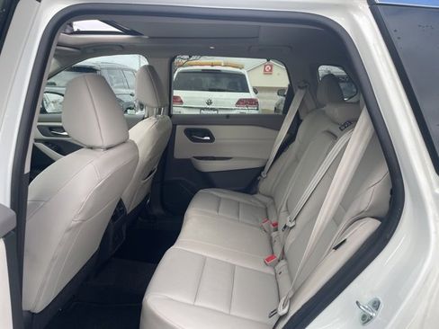 Used 2023 Nissan Rogue SV w/ SV Premium B Package image 7