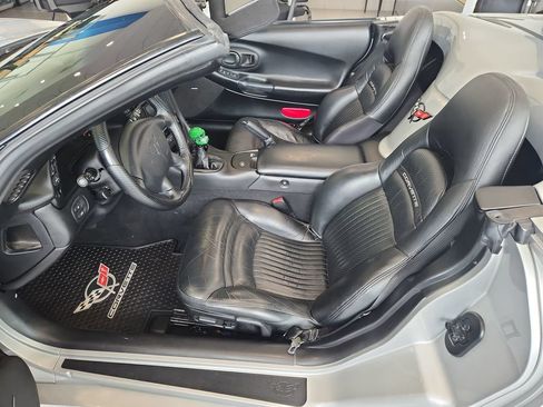 Used 2000 Chevrolet Corvette Convertible w/ Memory Pkg RWD image 19