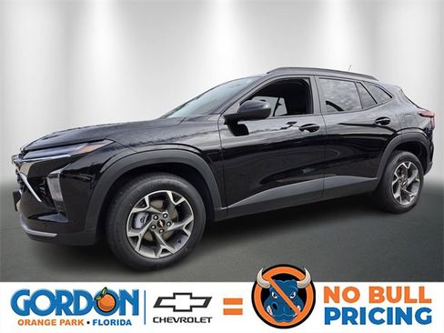 Certified 2025 Chevrolet Trax LT image 1