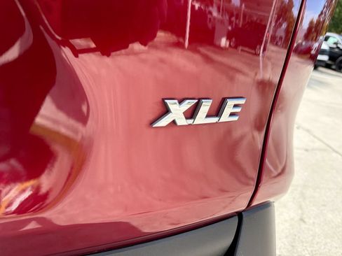 Used 2021 Toyota RAV4 XLE Premium FWD image 10