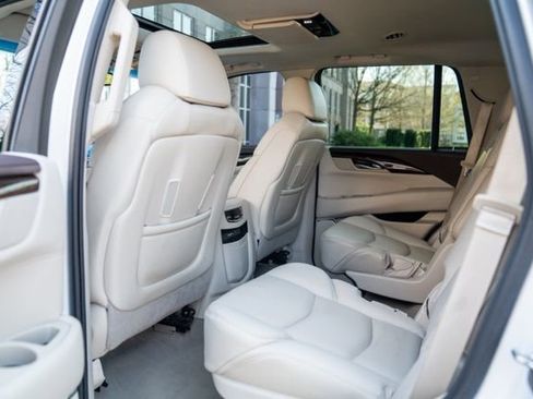 Used 2016 Cadillac Escalade Luxury image 40