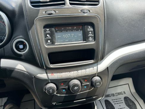 Used 2019 Dodge Journey SE w/ Connectivity Group FWD image 20