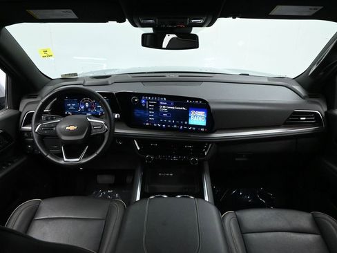 Used 2025 Chevrolet Suburban Premier image 11