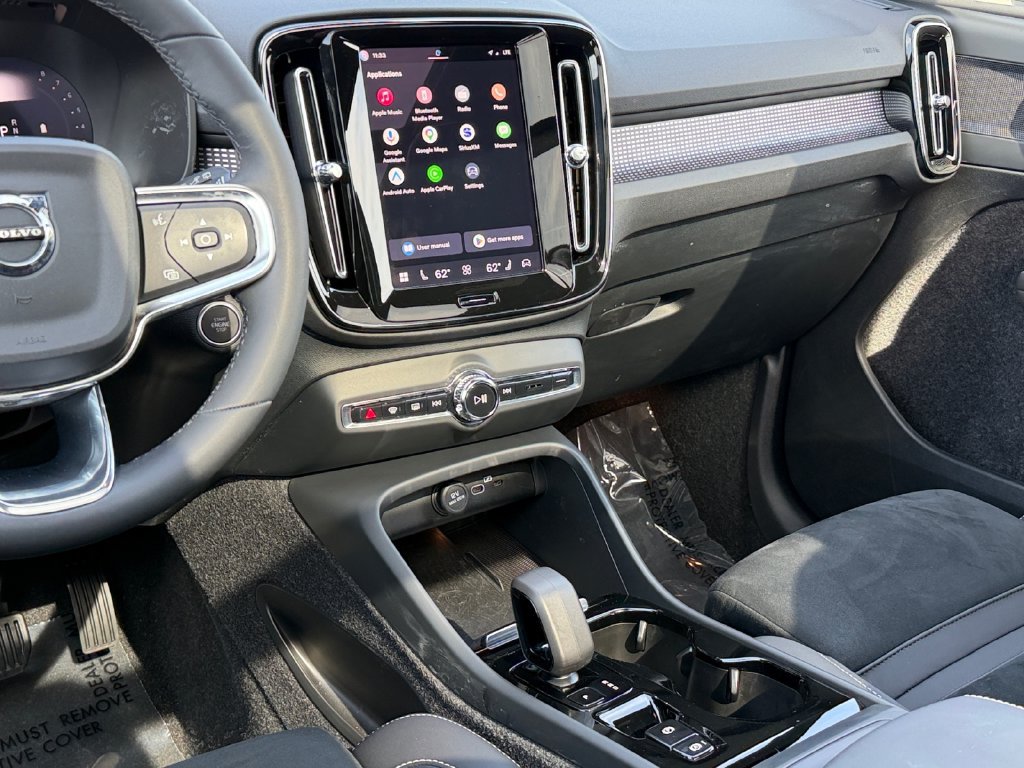 Certified 2024 Volvo XC40 B5 Plus AWD/4WD image 14