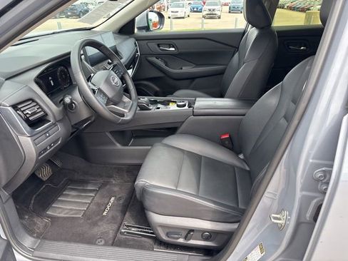 Used 2025 Nissan Rogue SL AWD/4WD image 7