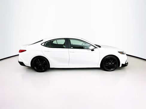 Used 2025 Toyota Camry SE image 10