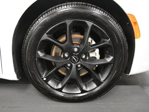 Used 2025 Chrysler Pacifica Limited FWD image 34