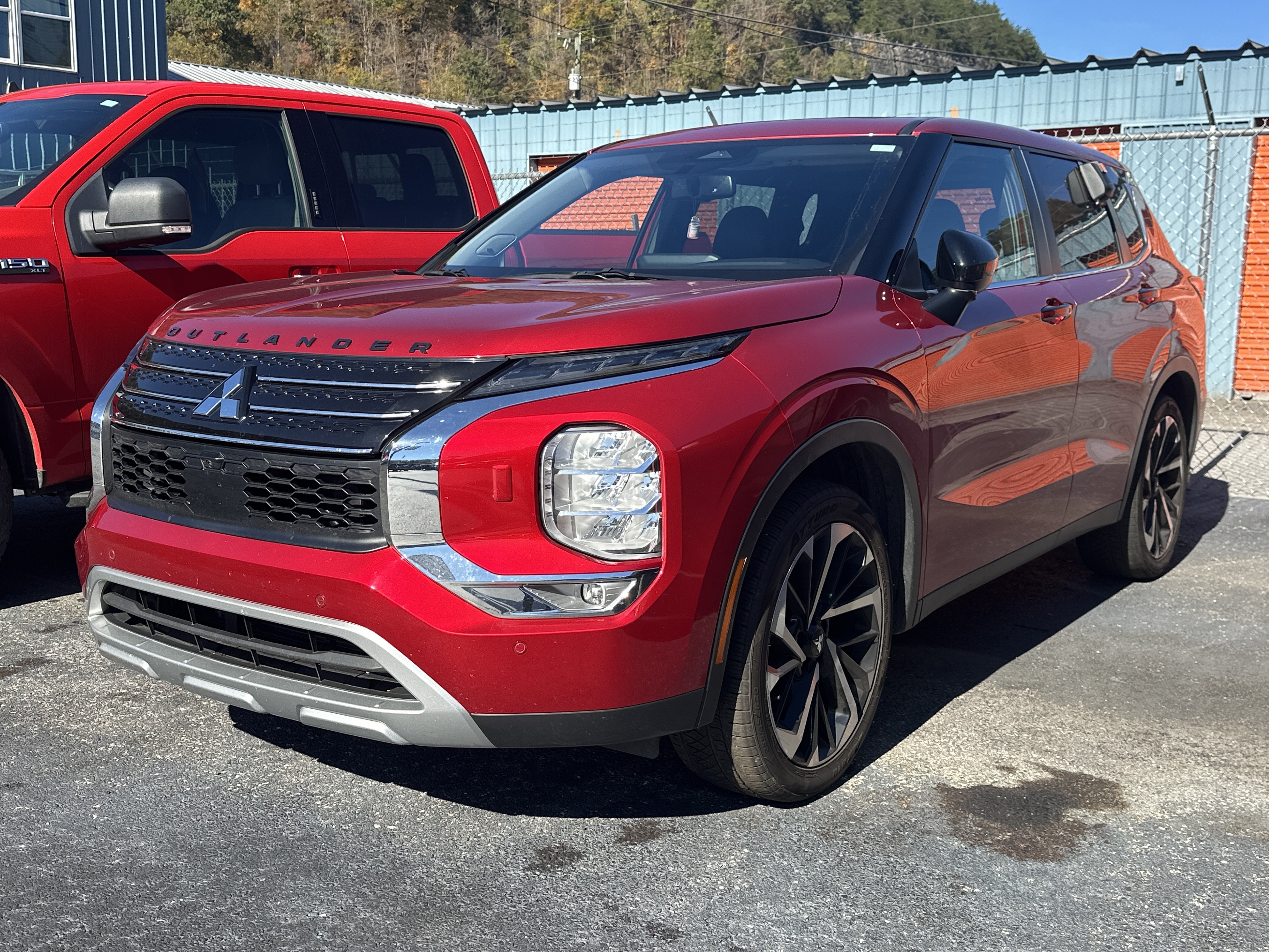 Used 2024 Mitsubishi Outlander SE AWD/4WD image 3