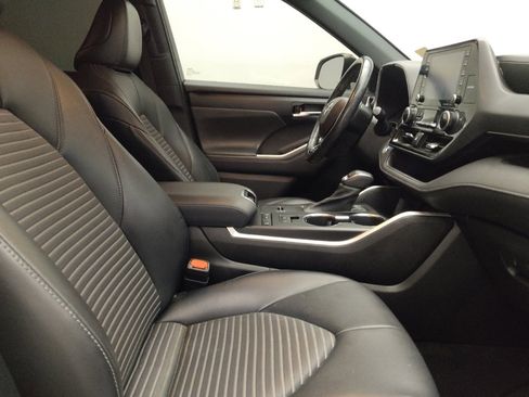 Used 2021 Toyota Highlander XSE image 21