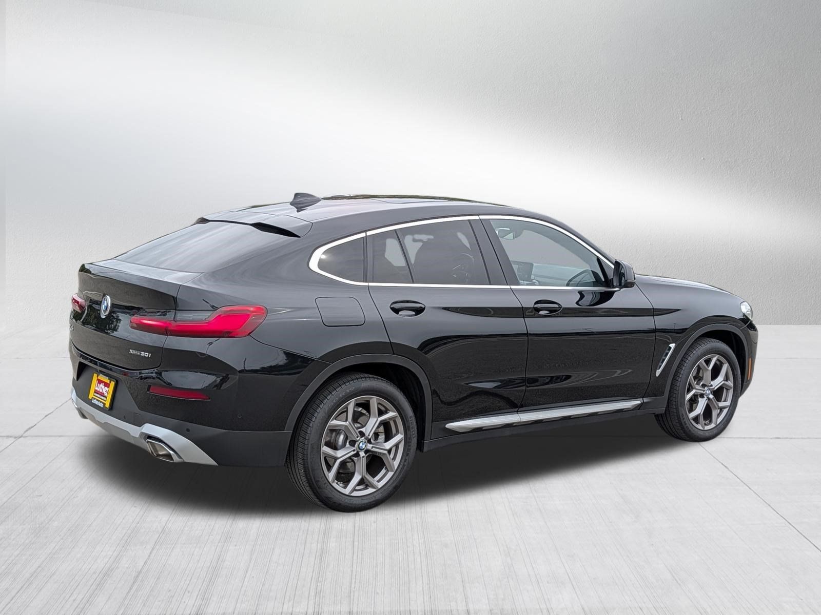 Used 2024 BMW X4 xDrive30i w/ Premium Package AWD/4WD image 7