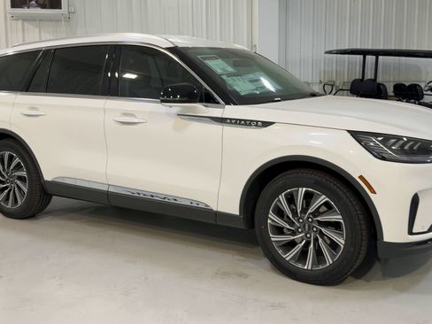 New 2026 Lincoln Aviator 2WD image 3
