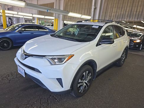 Used 2018 Toyota RAV4 LE w/ All Weather Liner Package FWD image 1