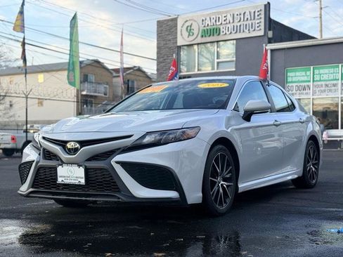 Used 2023 Toyota Camry SE FWD image 1