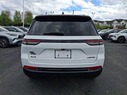 Certified 2024 Jeep Grand Cherokee Limited w/ Black Appearance Package AWD/4WD image 7
