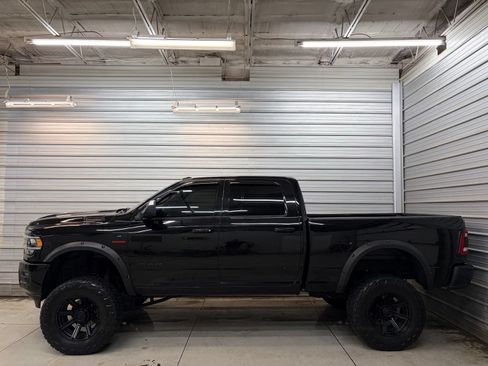 Used 2021 RAM 2500 Laramie w/ Night Edition AWD/4WD image 6