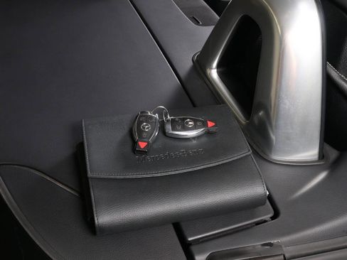 Used 2014 Mercedes-Benz SLK 250 w/ Premium Package image 45