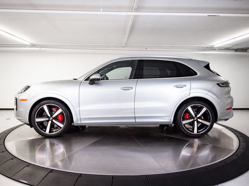 New 2026 Porsche Cayenne S AWD/4WD image 2